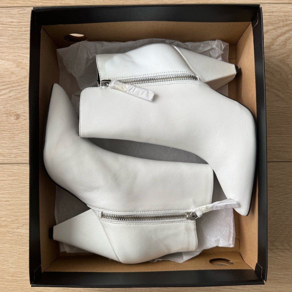 BRAND NEW Kenneth Cole New York Galway White Ankle Boot (Size 6 1/2) - Picture 6 of 7